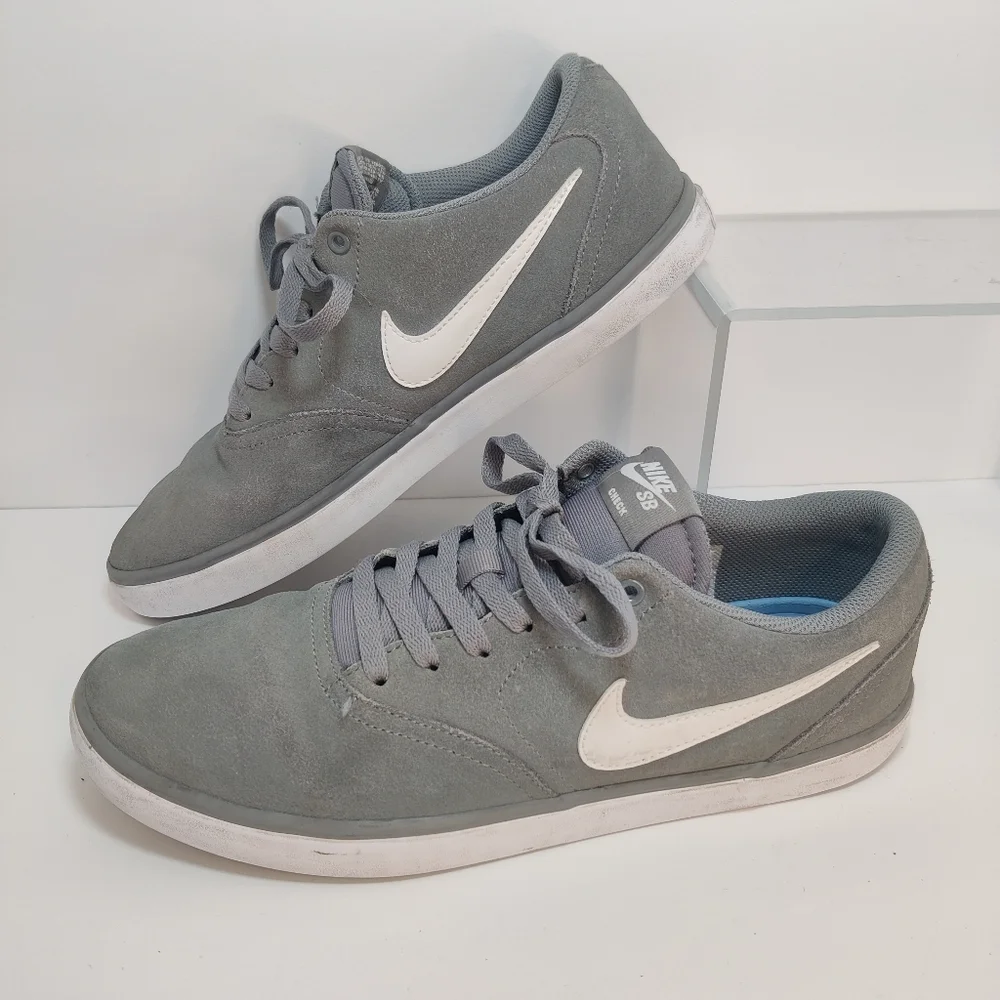 Nike SB Charge Sneakers Mens Size 11 Gray Suede Leather Shoes Lace Up